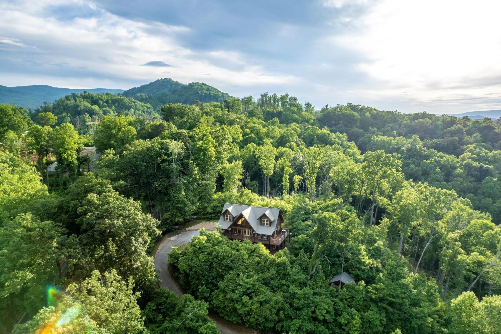 The Solstice - Amenities Galore Mountain Retreat Gatlinburg Exterior photo