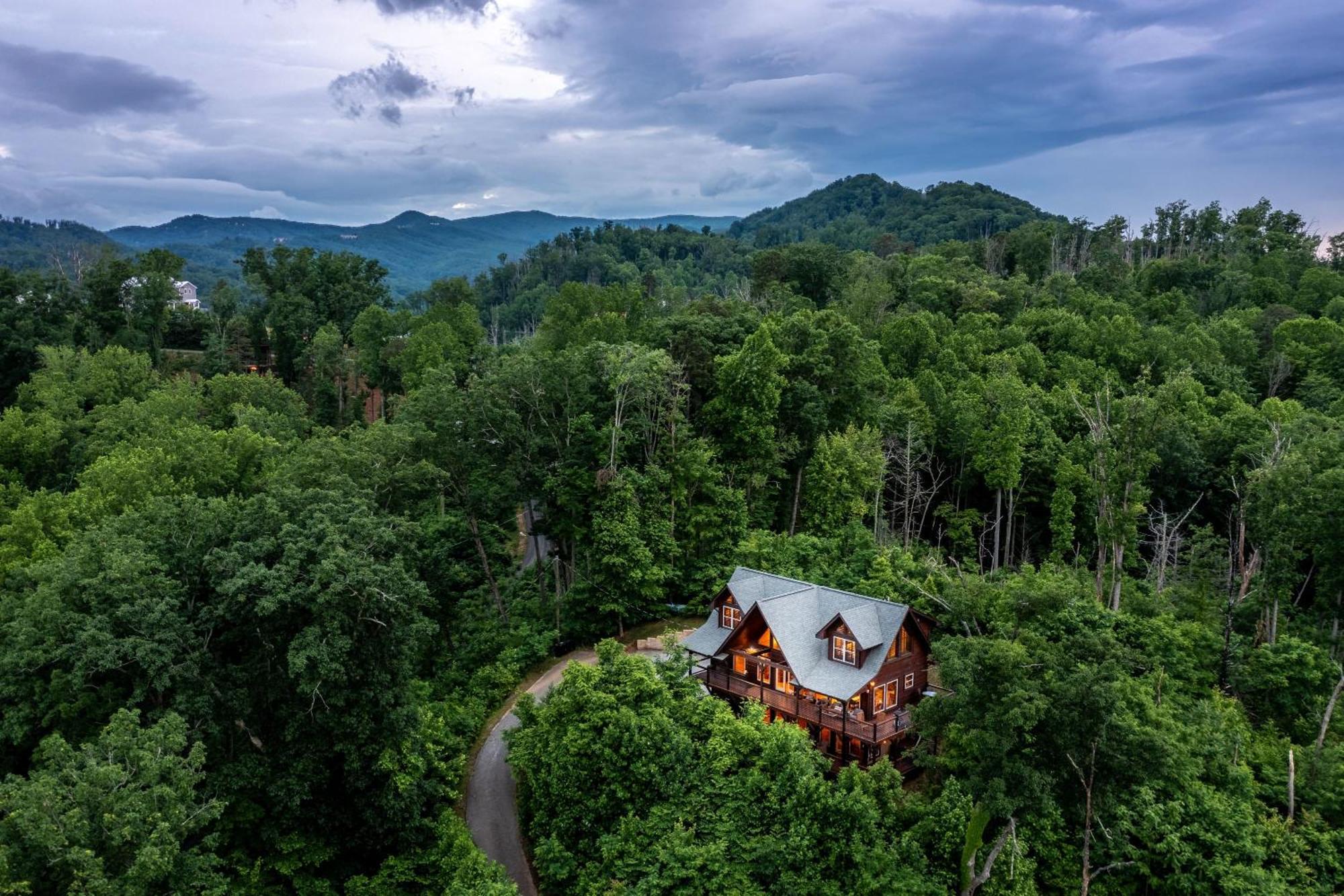 The Solstice - Amenities Galore Mountain Retreat Gatlinburg Exterior photo