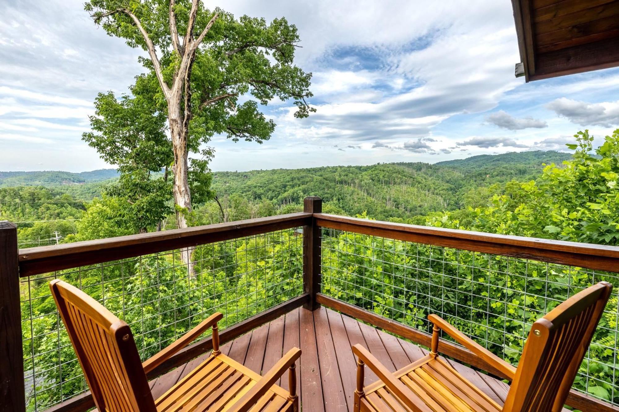 The Solstice - Amenities Galore Mountain Retreat Gatlinburg Exterior photo